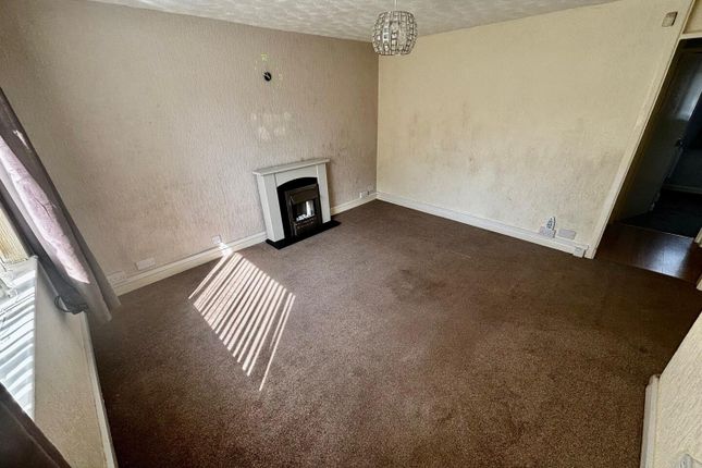 47, Simon Close, Nuneaton photo 3