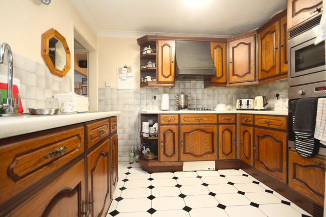26, Southdene, Kent photo 3
