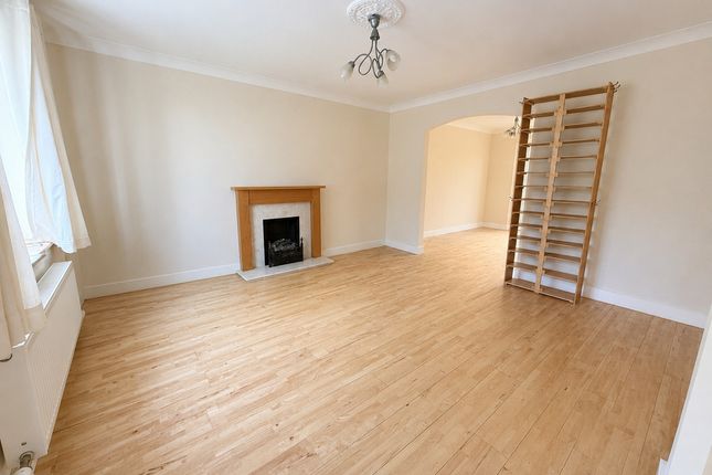 12, Lapwing Close, Swindon photo 2