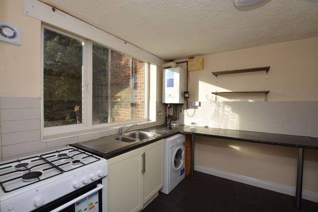 (LettsPay) 8, Aintree Close, Slough photo 4