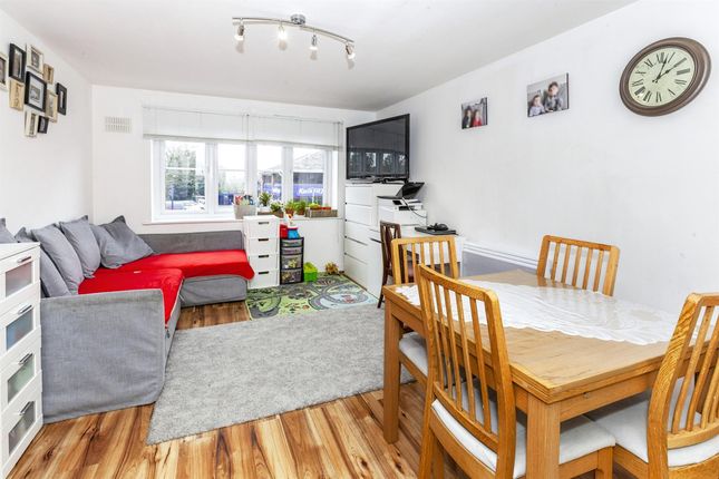 Flat 1, Centrika, Bath Road, Slough photo 2