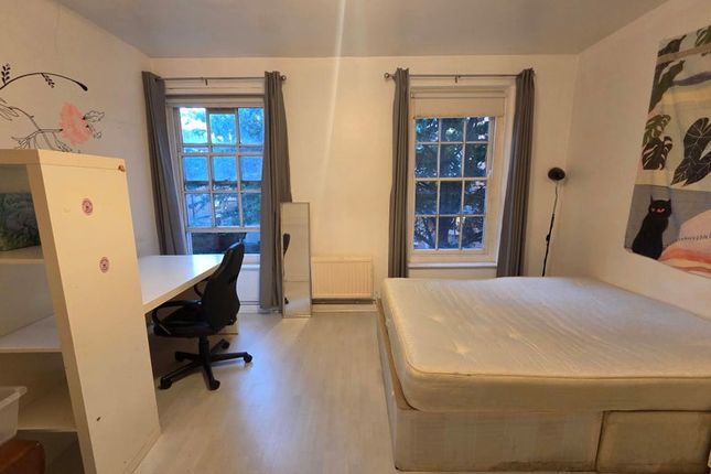 32 Clifton, Club Row, London photo 4