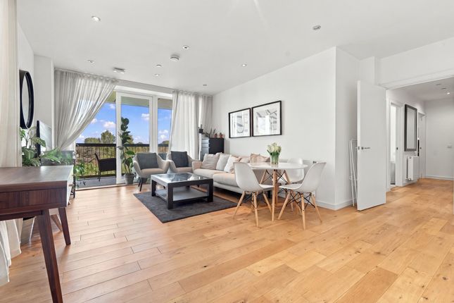 Flat 20, London photo 2
