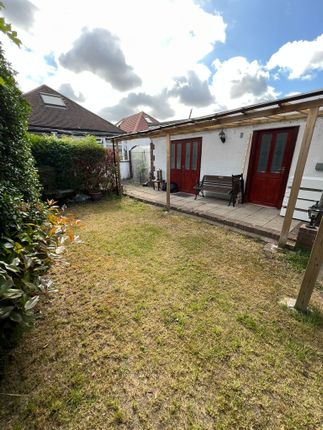 47, Stanley Road North, Rainham, England photo 5