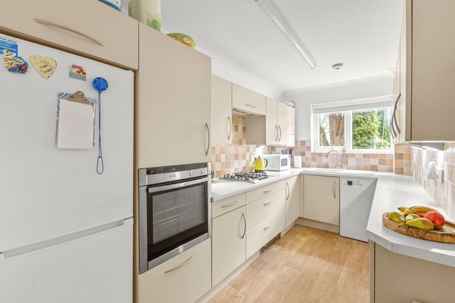 13 Coulson Court, Great Missenden photo 3