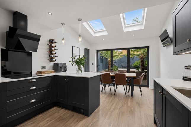 4, Winston Close, Nottingham photo 4