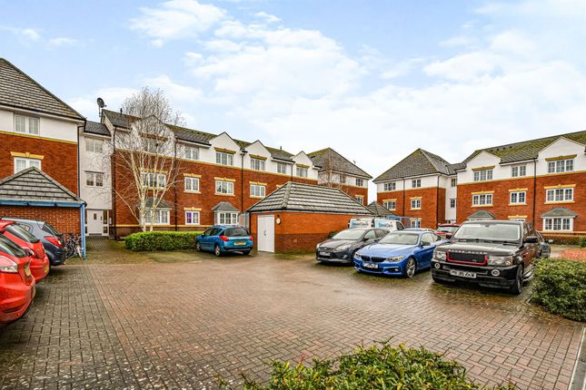 Flat for sale in White Horse Way, Devizes