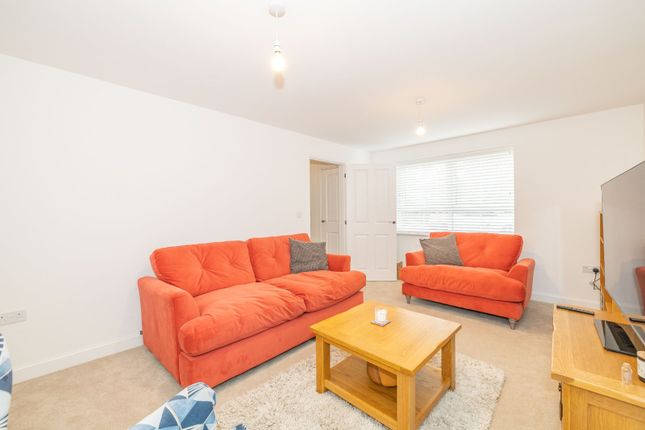 7, Tiger Lily Drive, Canterbury photo 2