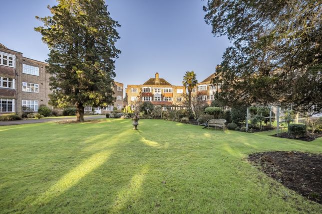29, Imber Close, Esher photo 3