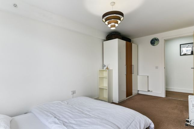 Flat to rent in West Plaza, Town Lane, Staines