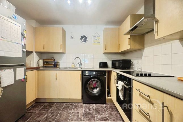 8, Calloway House, Farnborough photo 2