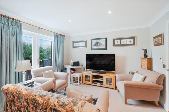 Flat 11, Furze Hill Court, Furze Hill, Tadworth photo 3