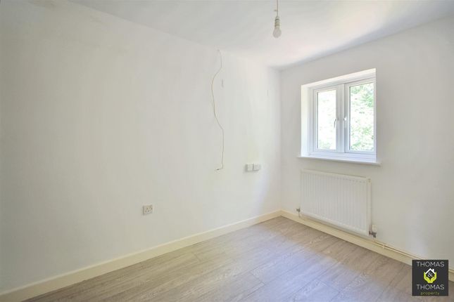 65, Deerhurst Place, Gloucester photo 5