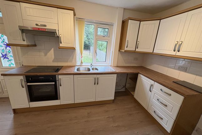 5, Southroyd Park, Pudsey photo 4