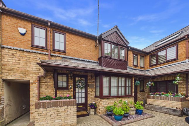 2-bed house on 9 Belmont Farm, Cliff Road, Hessle, £120,000