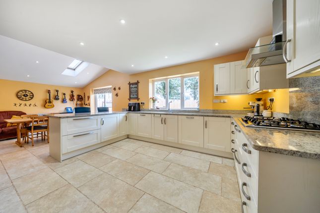 15 Pope Close, Taunton photo 3