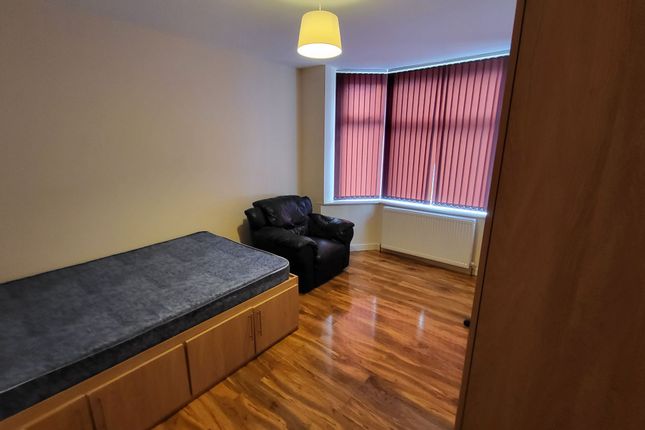 7 Lees Hall Crescent, Manchester photo 5