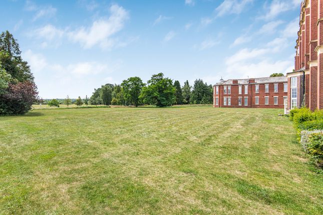 26 West Hall, Beningfield Drive, London Colney photo 4