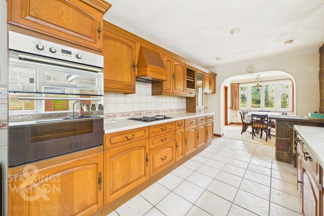 40 Longwater Lane, Norwich photo 3