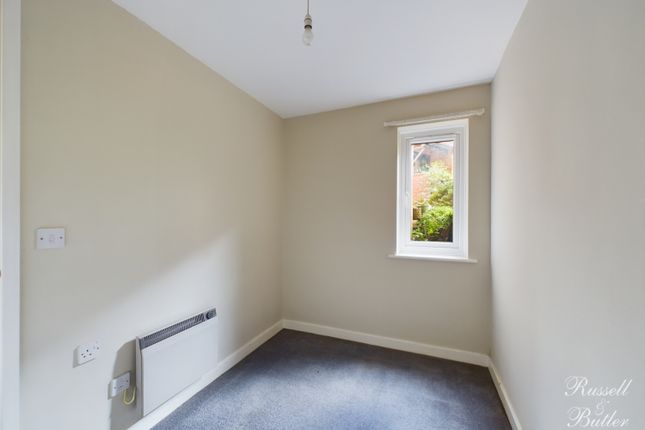 Flat for sale in Mckenzie Close, Buckingham