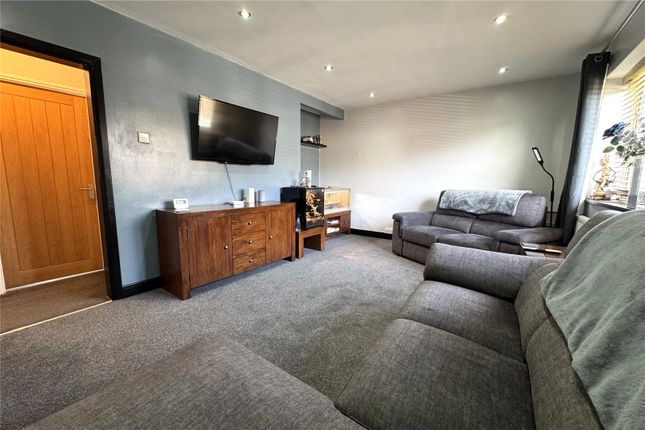 25, Willow Crescent, Hampshire photo 3