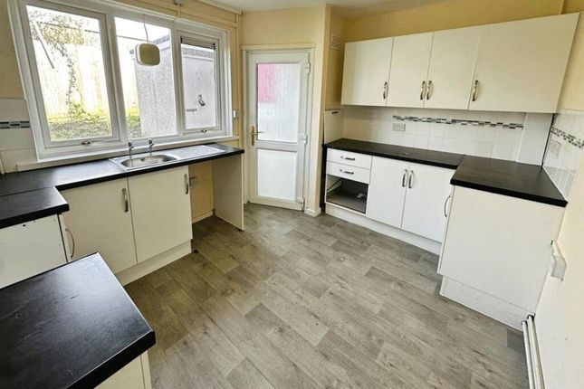 22 Protheroe Avenue, Bridgend photo 4