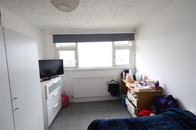 Room 4, 269 St. Agnells Lane, Hemel Hempstead photo 3