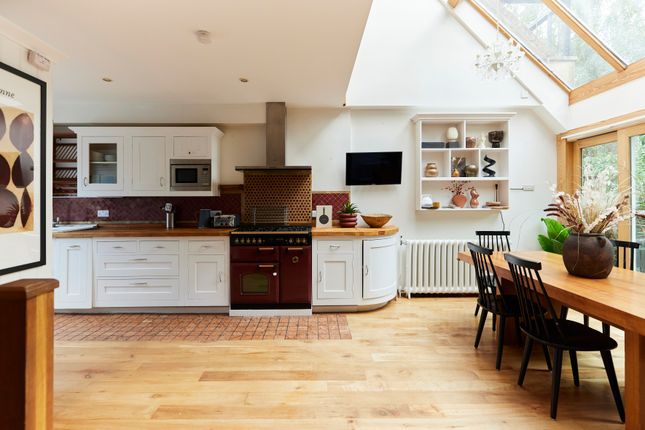 Town house to rent in Rosemont Road, West Hampstead