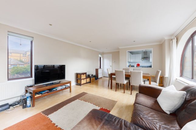 19, Codling Close, London photo 3