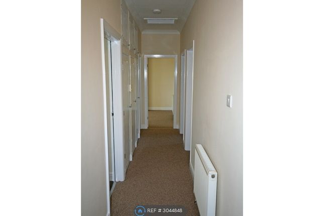 A Manor Drive North, York photo 3