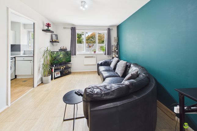 18, Groveherst Road, Dartford photo 5