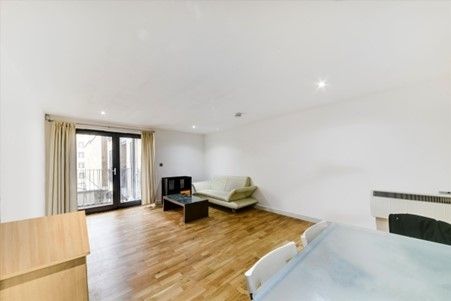 Flat to rent in William Road, London