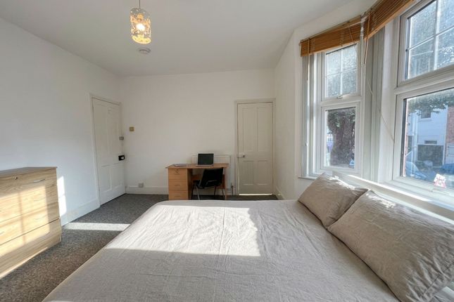 4-bed terraced on 29 Riley Road, Brighton, £2,678/mo