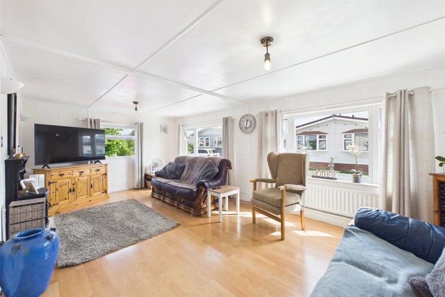 23, Harthurstfield Park, Cheltenham photo 4
