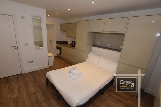 Studio to rent in |Ref:R205932|, Canute Road, Southampton