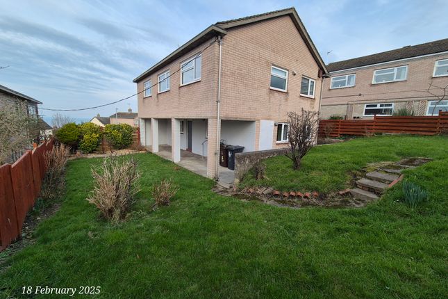 6, Churchill Close, Colwyn Bay photo 4