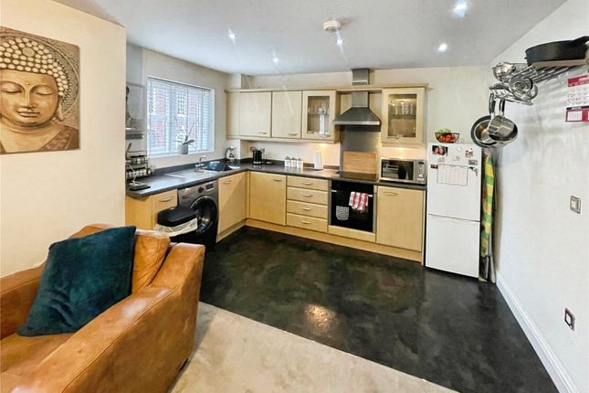 30, Manor Gardens Close, Leicestershire photo 4