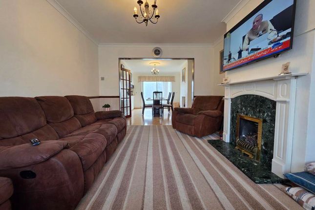 5 Bournemead Avenue, Northolt photo 3