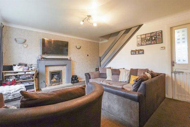 44, Highroyd, Huddersfield photo 4