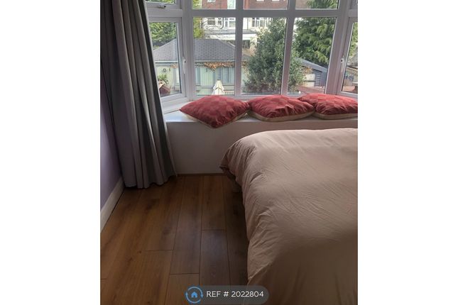 Room to rent in Cardinal Avenue, Kingston Upon Thames