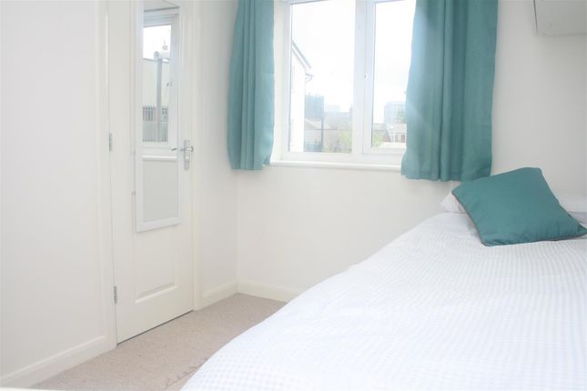 Flat for sale in Poppleton Close, Coventry