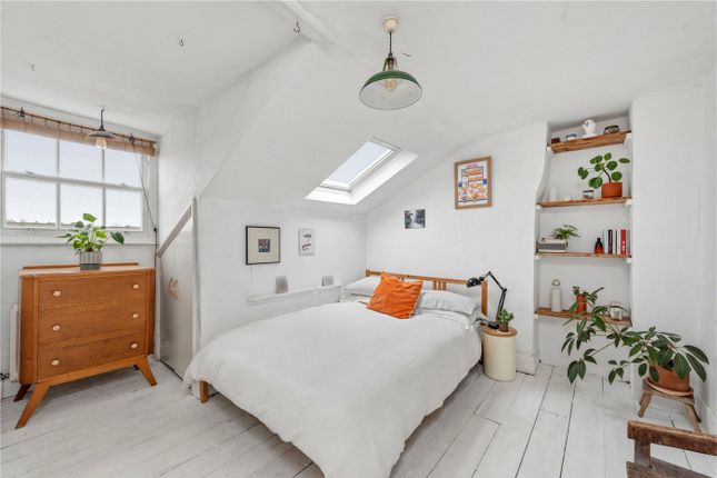 11C,, Rumsey Road, London photo 3