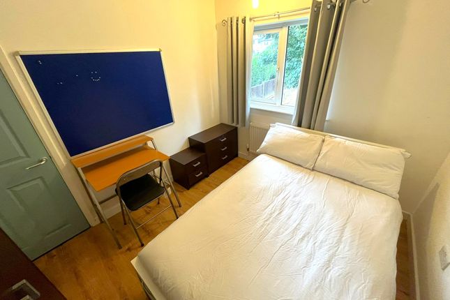 Room 1 and Room 2, 24, Manton Crescent, Lenton Abbey, Nottingham photo 3