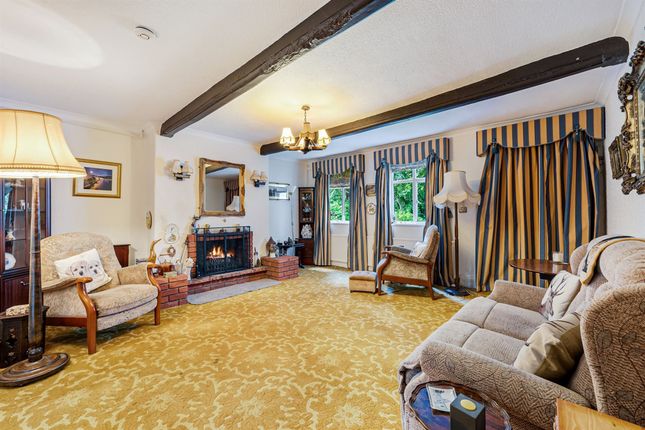 Yew Tree Farmhouse, 240 Davyhulme Road, Manchester photo 2
