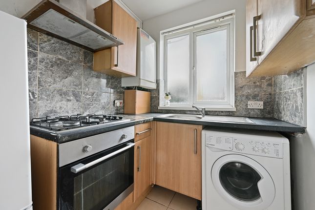 Flat 1, First Floor Flat, 336, Greenford Avenue, London photo 2