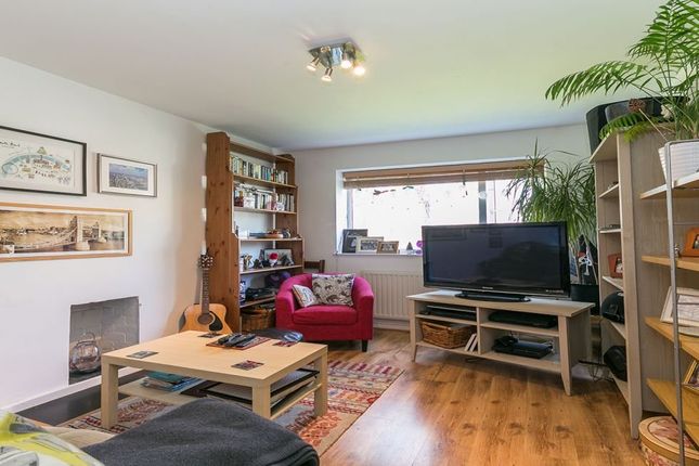 Flat to rent in Crescent Road, London