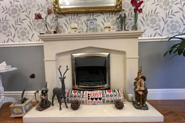 5, Howland Close, Eastbourne photo 4