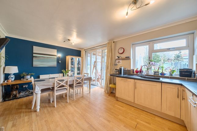 26, Roxeth Green Avenue, Harrow photo 2