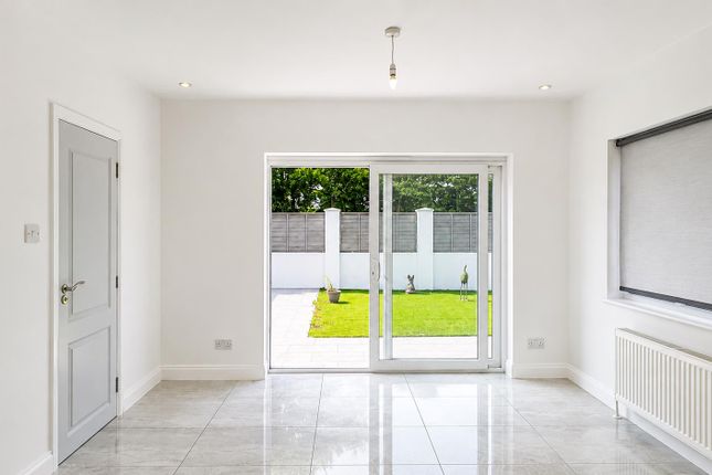1, Beverley Gardens, Worcester Park photo 3