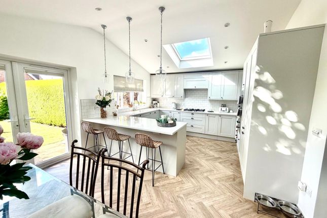 5, Oak Avenue, Egham photo 3
